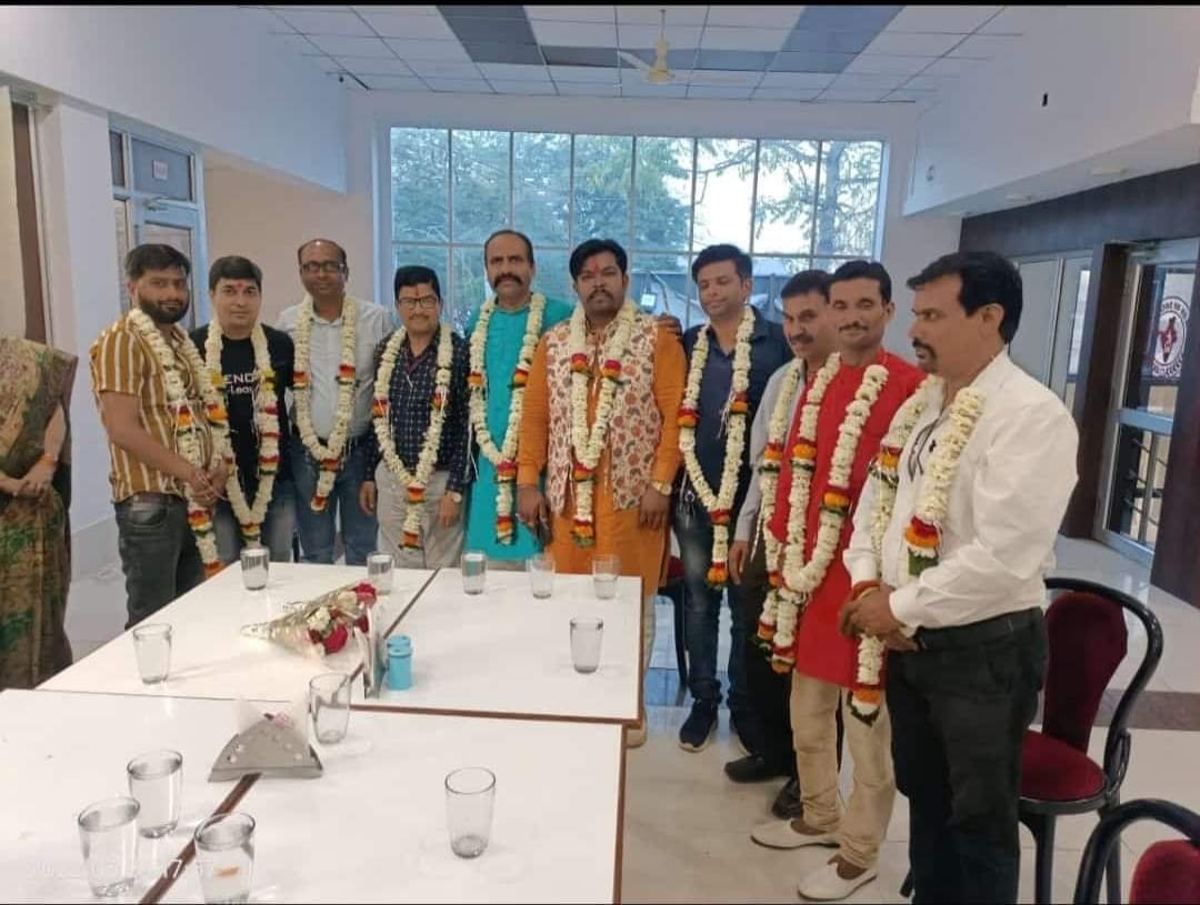 अखिल भारतीय ब्राह्मण एकता परिषद के राष्ट्रीय कोषाध्यक्ष पंडित श्री  हरि शु